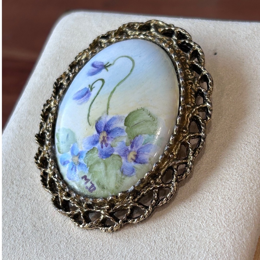 Vintage Signed MD Hand Painted Porcelain Violet Flower Brooch Pendant Gold Tone